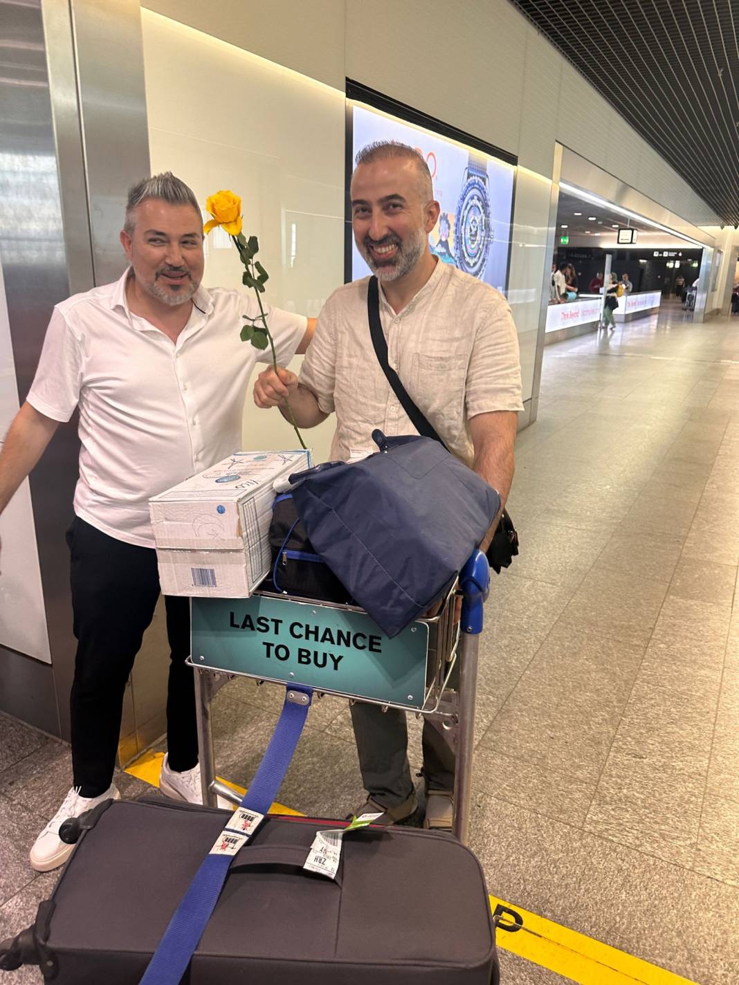 -Hacılarımız güllerle karşılandı 2