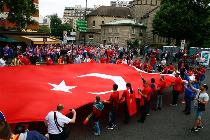 PARİS KIRMIZI BEYAZ 5