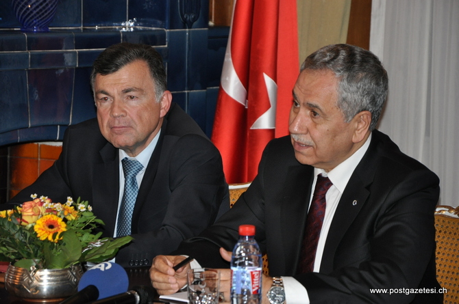Başbakan Yardımcısı Arınç İsviçre'de STK temsilcileri ile görüştü